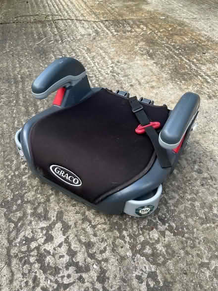 Photo of free Mids car booster seat (Warwick CV34) #1