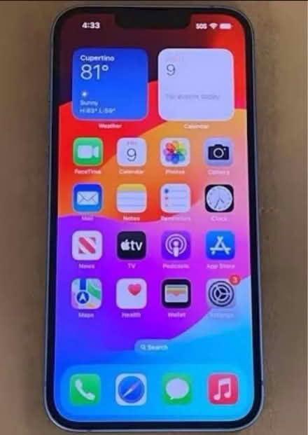 Photo of Old iPhone (iPhone 8 or Newer) (Museum Luas) #1