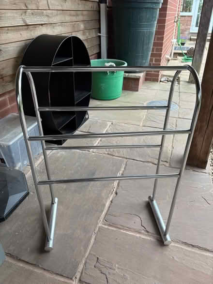 Photo of free Towel rail (HR4 8lg) #1