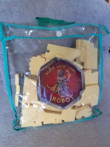 Photo of free Child's toy - build your own robot (Kidlington OX5) #2