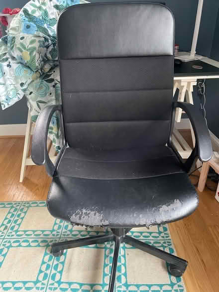 Photo of free Black desk chair (NW DC nr Silver Spring) #1