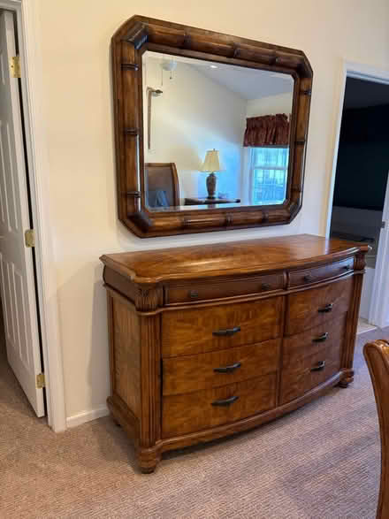 Photo of free Schnadig King Bedroom Set (5Pcs) (Jackson township, Nj 08527) #3