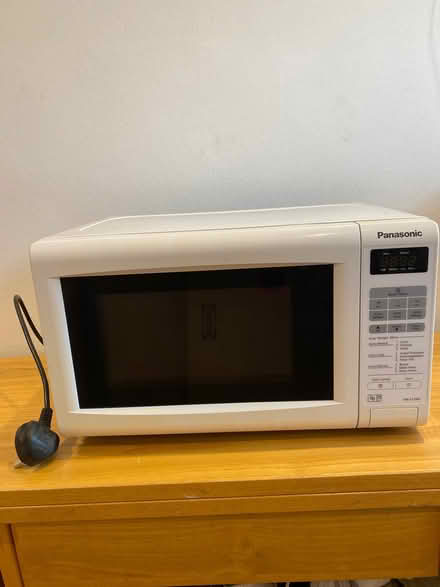 Photo of free Microwave (Merton Park SW19) #1