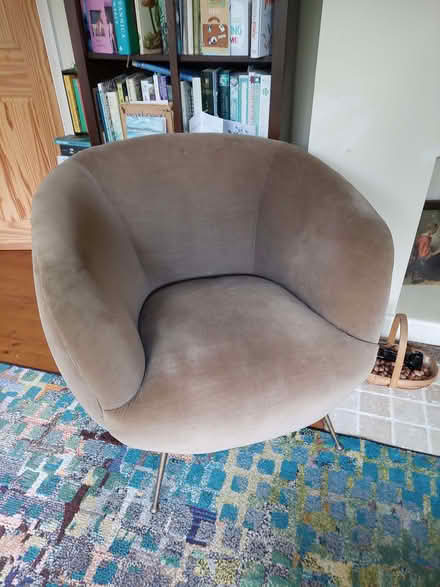 Photo of free Sofy velvety chair (Oxford OX3) #1