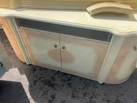 Photo of free unit & table (Crystal Palace) #3