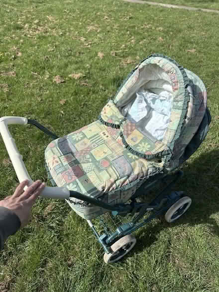 Photo of free 90s pram with suspension (Southwick, Shoreham by Sea) #4