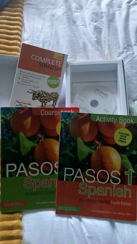 Photo of free Spanish books (Kingston KT2) #1
