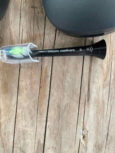 Photo of free Philips Sonicare case and head (Whitechapel E1) #2