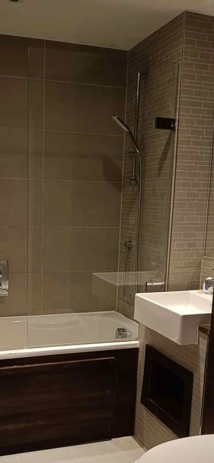 Photo of free Glass shower screen (79 x 150cm) (E3 3gu) #1