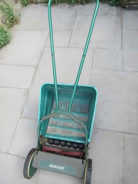 Photo of free Lawn mower (London Fields, E8) #1