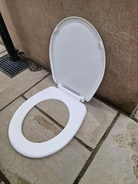 Photo of free Toilet seat (Kendal LA9) #1