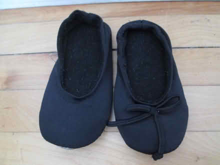 Photo of free one pair of Tootsies kids slippers (Old Ottawa South) #1