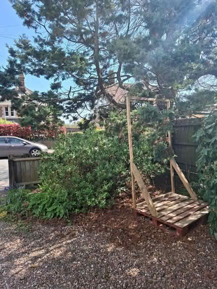 Photo of free Wooden pallet with stand (Malvern, WR14) #3