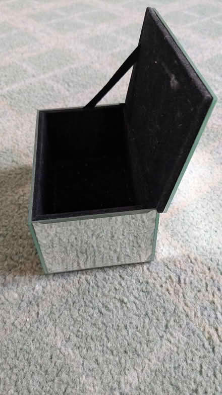 Photo of free Small mirrored jewellery/ring box (Caldy Valley CH3) #2