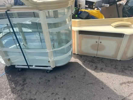 Photo of free unit & table (Crystal Palace) #1