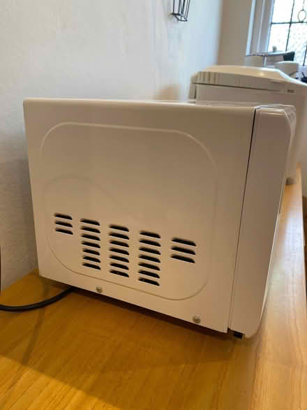 Photo of free Microwave (Merton Park SW19) #4