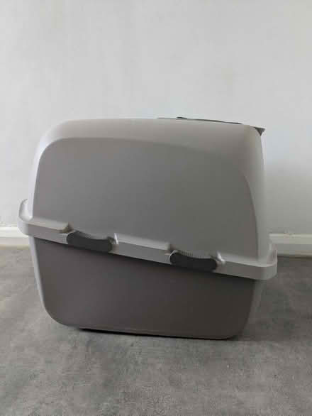 Photo of free Large covered cat litter tray (DA7 Bexleyheath) #2