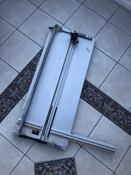 Photo of free Keencut 'Arrow' framing guillotine (High Green, S35) #2