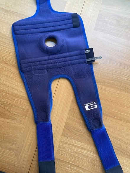Photo of free Neo G open knee support (Brookfield PR2) #2