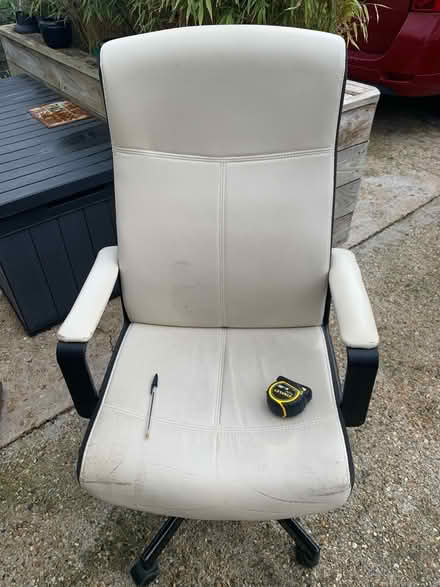 Photo of free Large leather office chair (Ringwood BH24) #1