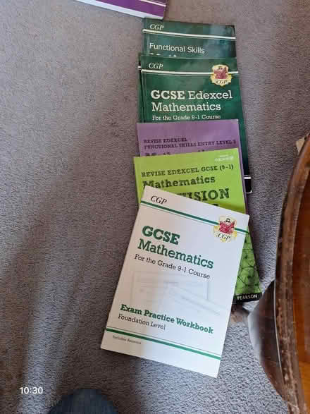 Photo of free GCSE revision guides and text books (South Green CM11) #1