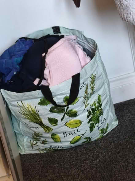 Photo of free Young women's clothing (CR7) #1