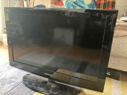 Photo of free Samsung 32" TV (Cockfosters N14) #1
