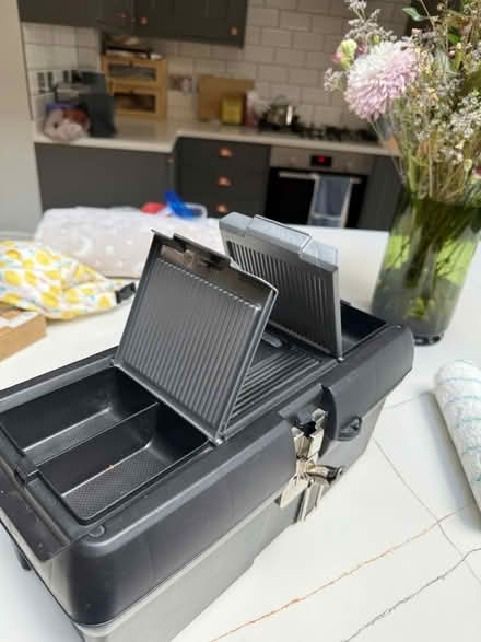 Photo of free DIY: Toolbox, Roller, Sandpaper (Blackhorse Road) #2