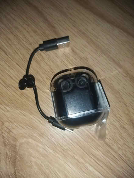Photo of free Bluetooth Earphones (Herne Hill, SE24) #1