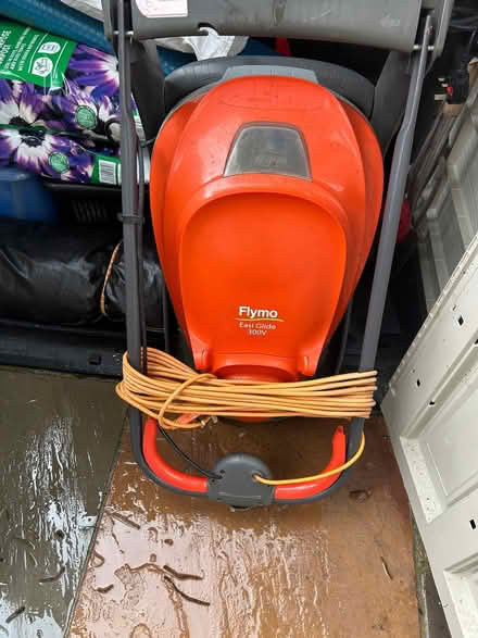 Photo of free flymo (Pontymoile NP4) #1