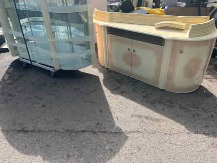 Photo of free unit & table (Crystal Palace) #2