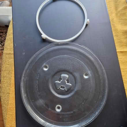 Photo of free Glass microwave plate and ring (CT5) #3