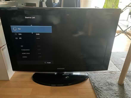 Photo of free Samsung 32" TV (Cockfosters N14) #4