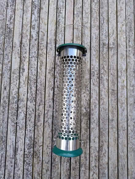 Photo of free metal bird feeder (Top Amersham HP6) #1