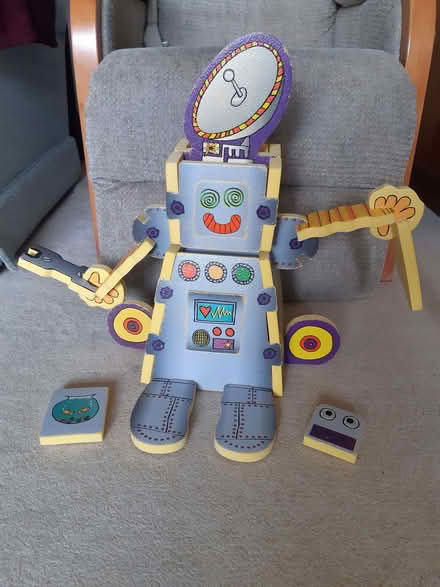 Photo of free Child's toy - build your own robot (Kidlington OX5) #1