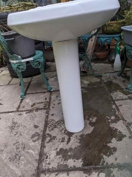 Photo of free Pedestal basin Twyfords (Coalbrookdale TF8) #2