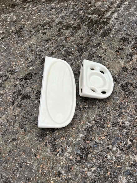 Photo of free ceramic bathroom fittings (W5) #1