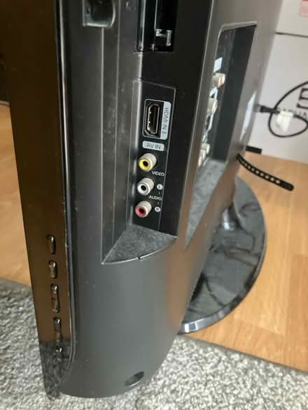 Photo of free Samsung 32" TV (Cockfosters N14) #3