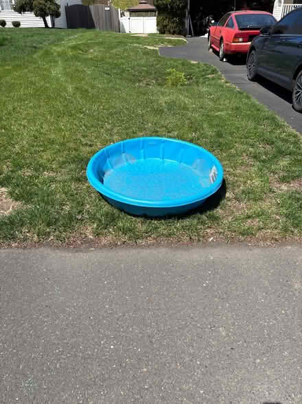 Photo of free Curb alert Plastic kiddie pool (Langhorne) #1