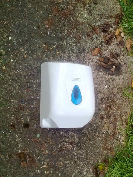 Photo of free 'blue roll' dispenser (Fleet GU51) #1