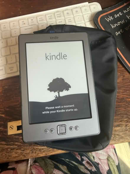 Photo of free Kindle - 4th Generation D01100 (07758) #1