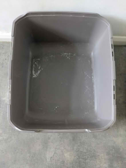 Photo of free Large covered cat litter tray (DA7 Bexleyheath) #3