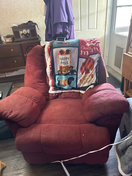 Photo of free cushy recliners (Miamisburg Oakwood Village) #2