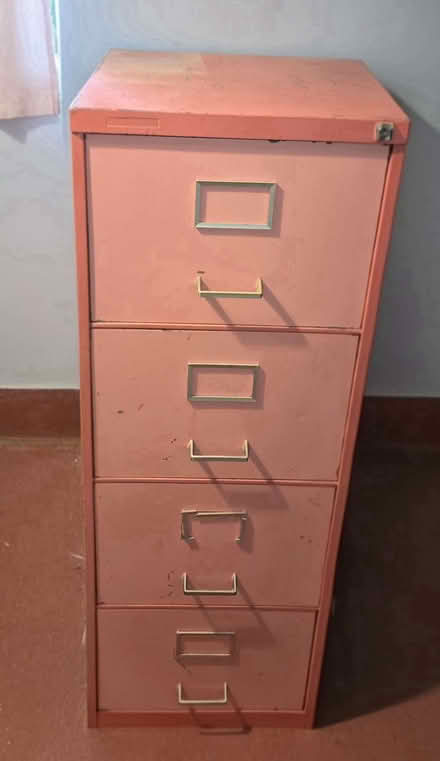 Photo of free 4 drawer filing cabinet (Attleborough NR17) #1