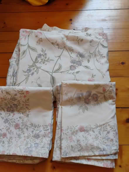 Photo of free Downie cover for single bed, 2 pillowcases (Seafield EH7) #1
