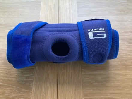 Photo of free Neo G open knee support (Brookfield PR2) #1