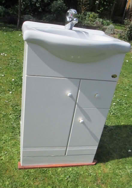 Photo of free Bathroom Sink Unit (Southchurch SS2) #1