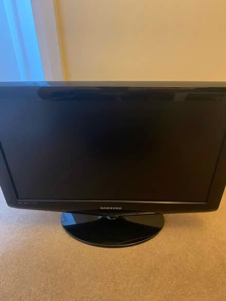 Photo of free Small tv (Carpenders park WD19) #1