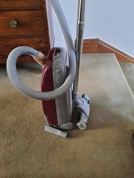Photo of free AEG vacuum cleaner (Stroud central) #2
