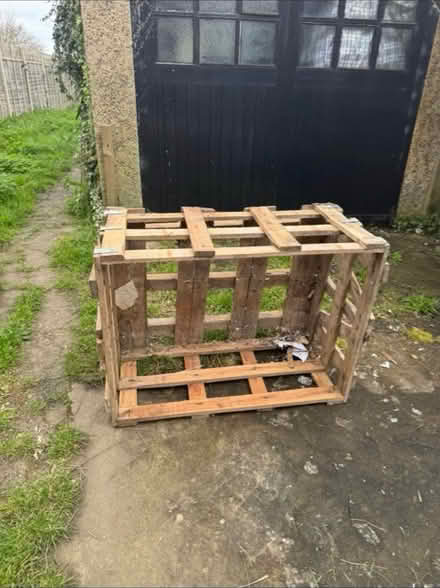 Photo of free log storage (Blindley Heath) #2